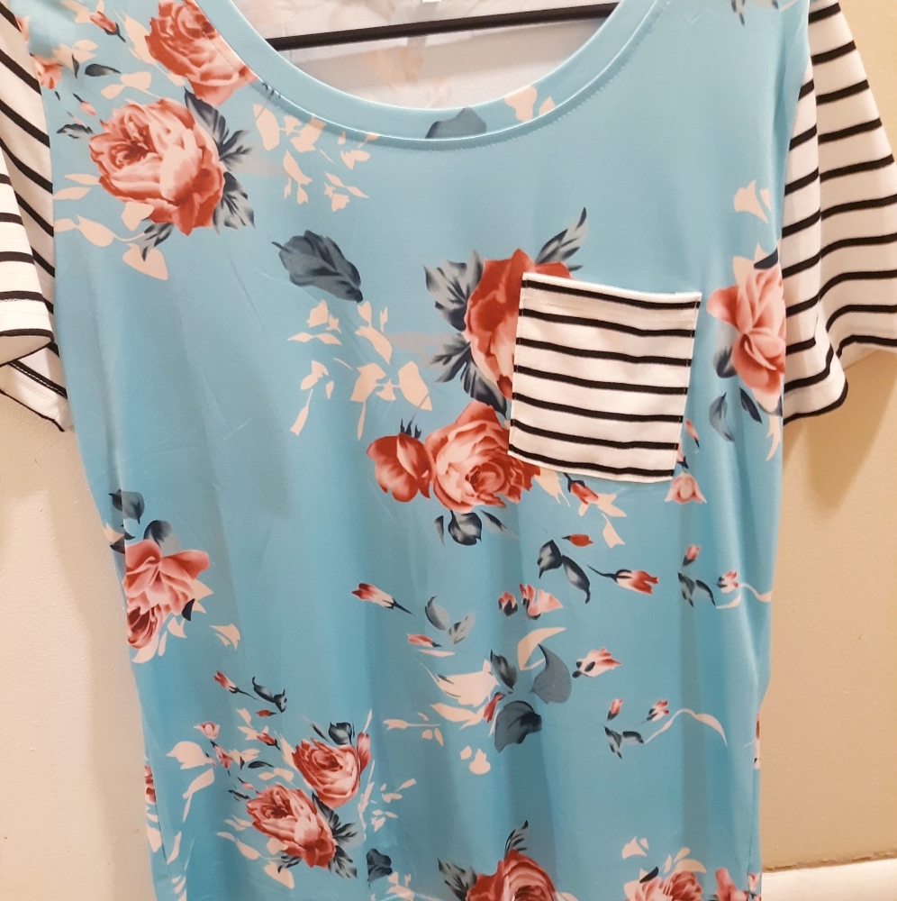 Large super soft top blue and pink flowers